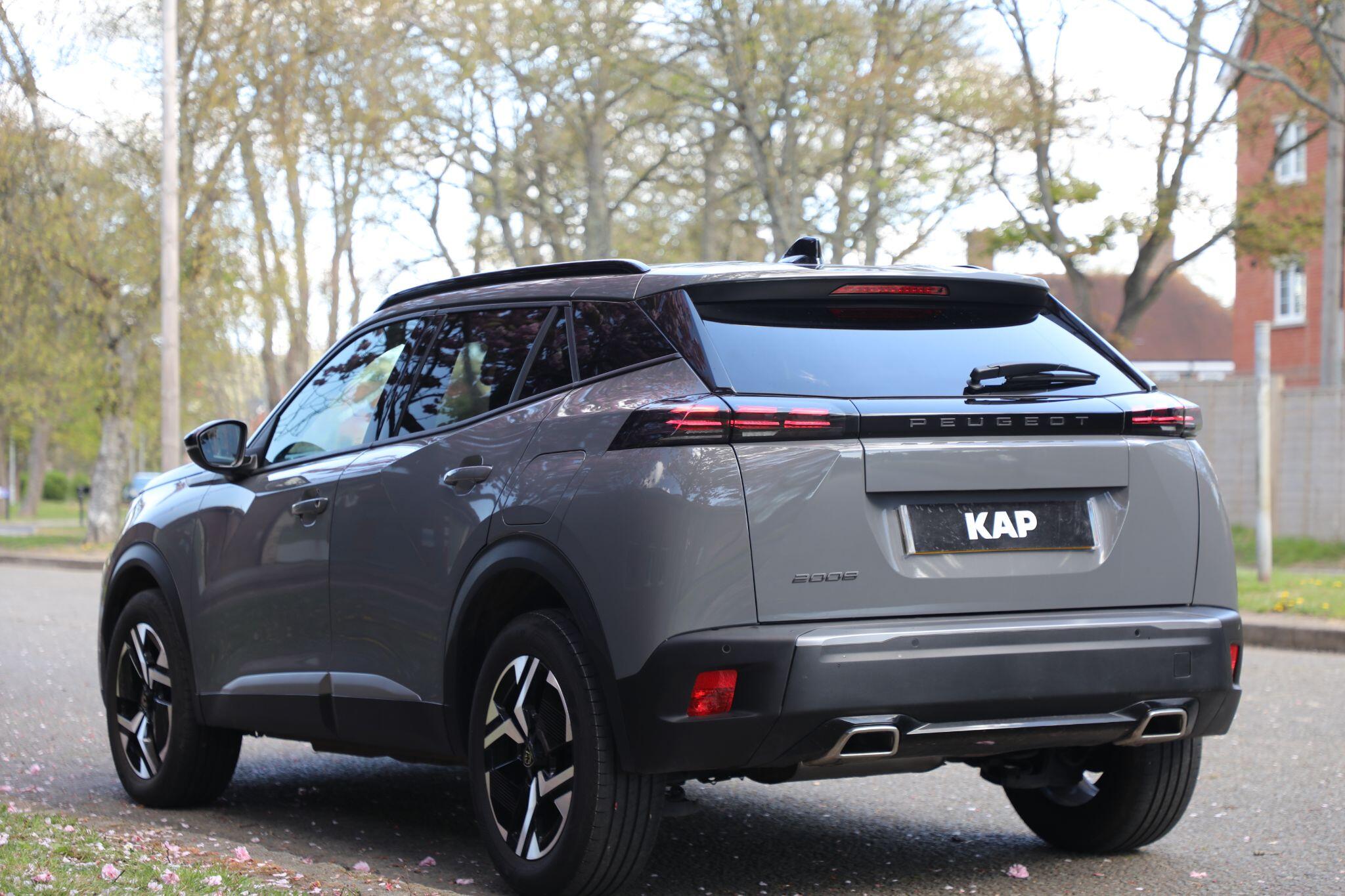 Large vehicle image